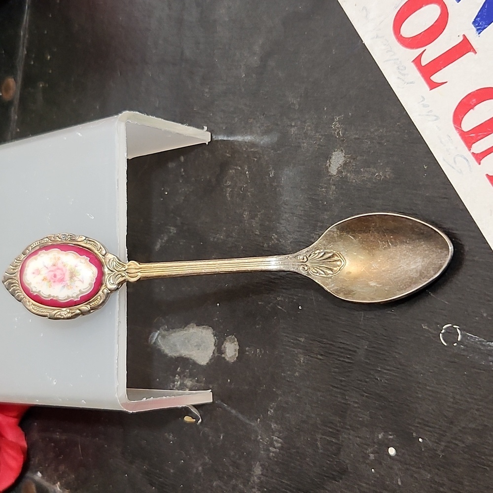 Single Readers Digest Plated Collection Spoon Roses - Picture 1 of 8